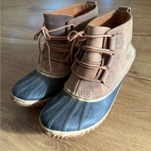 SOREL. Women’s waterproof ankle boots. Size 9.